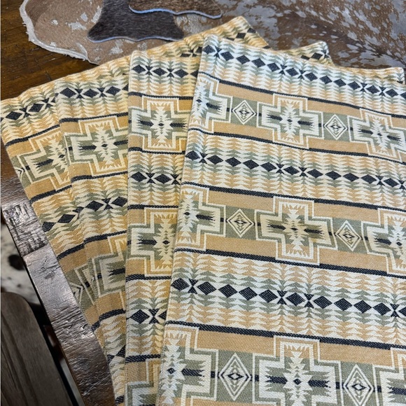4 Pendleton Placemats - Picture 2 of 3